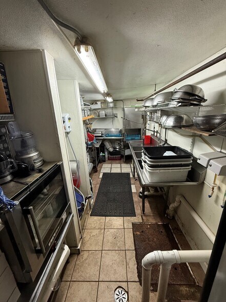 More Photos Of 210 Cedar St, St Charles Restaurant For Lease