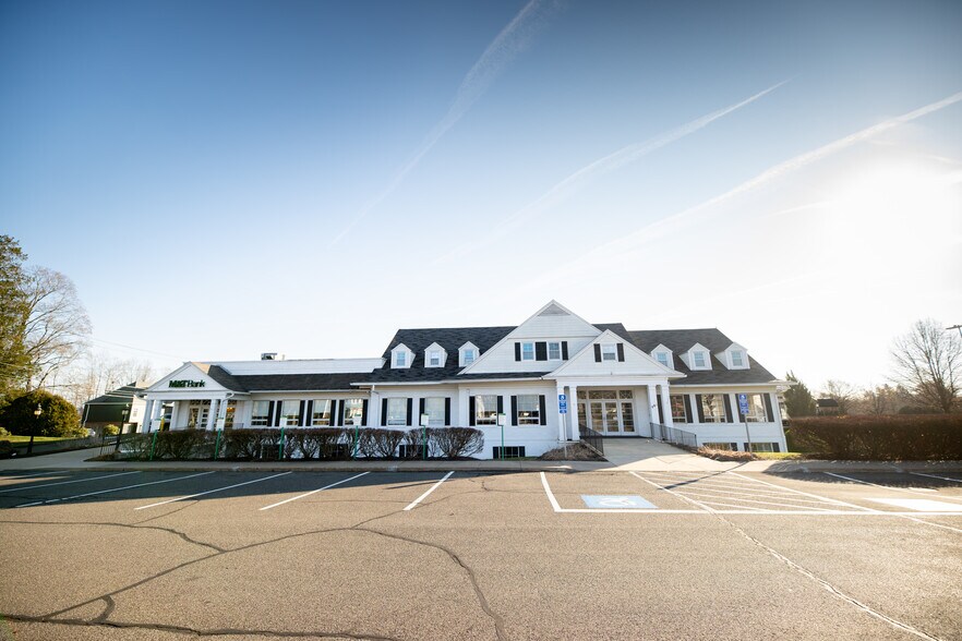 More Photos Of 286 Maple Ave, Cheshire Unknown For Lease