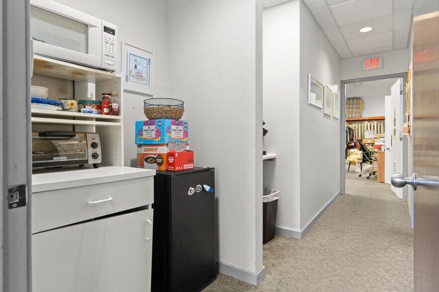 More Photos Of 410 S Main St, Pleasantville Office For Sale