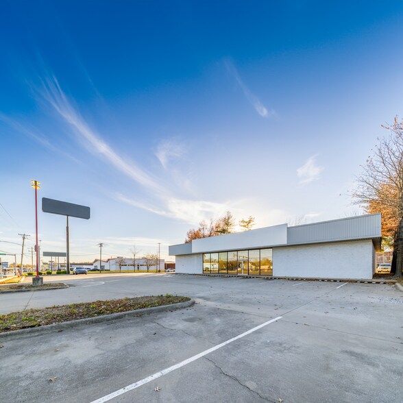 More Photos Of 100 N Thompson St, Springdale Freestanding For Sale