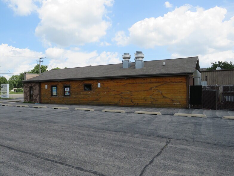 More Photos Of 24725 W Eames St, Channahon Veterinarian Kennel For Sale