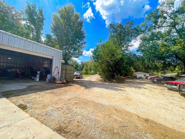 More Photos Of 1055 N Main St, Vidor Auto Dealership For Sale