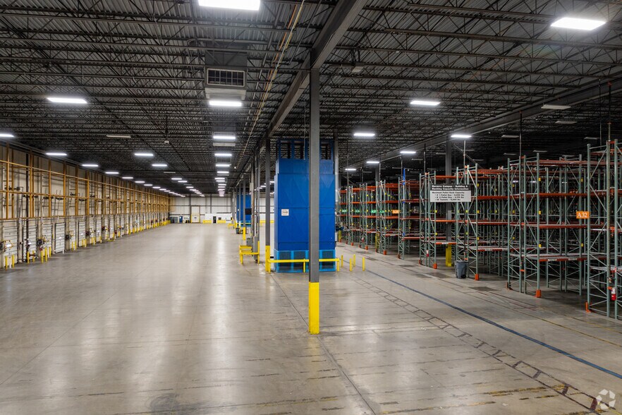 More Photos Of 4676 Erie Ave SW, Navarre Distribution For Lease