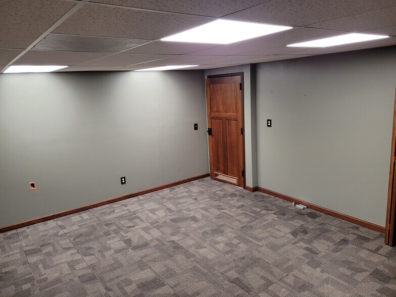 More Photos Of 4015 SW 21st St, Topeka Coworking Space