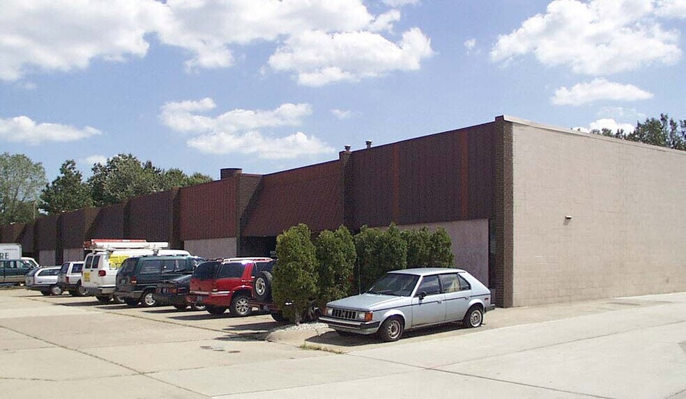 Primary Photo Of 33830-33890 Groesbeck Hwy, Clinton Township Warehouse For Lease