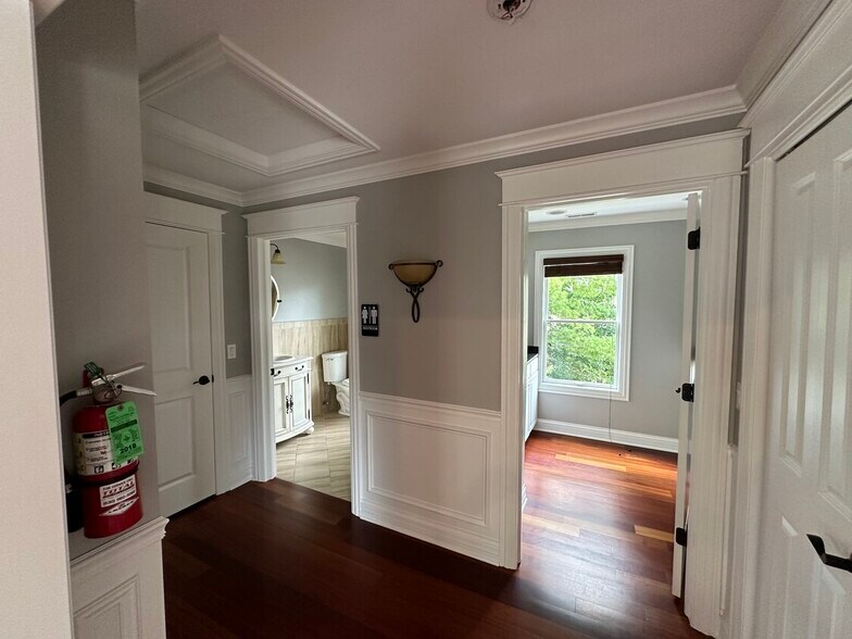 More Photos Of 501 W Main St, West Dundee Storefront Retail Office For Lease