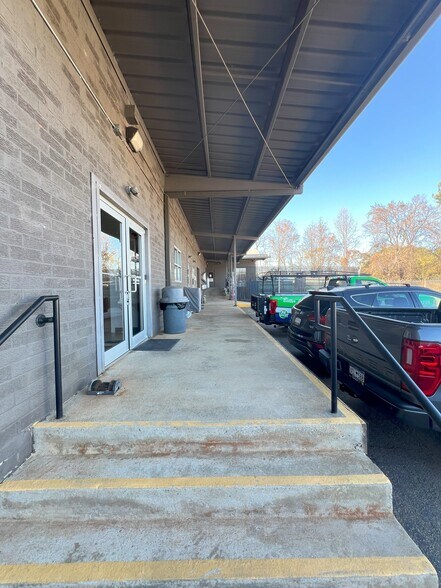 More Photos Of 211 N Pleasantburg Dr, Greenville Light Manufacturing For Lease