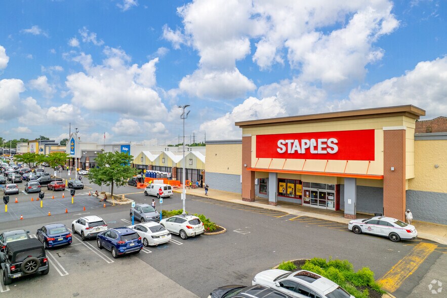 More Photos Of 4600-4640 E Roosevelt Blvd, Philadelphia General Retail For Lease