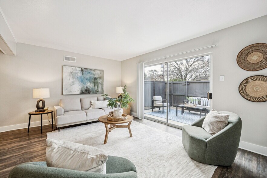 More Photos Of 15545 El Estado Dr, Dallas Multifamily For Sale