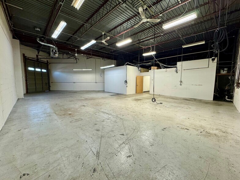 More Photos Of 1320 Lincoln Ave, Holbrook Warehouse For Lease