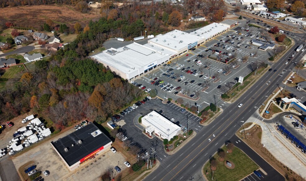 More Photos Of 539A-539F E Plaza Dr, Mooresville Unknown For Lease
