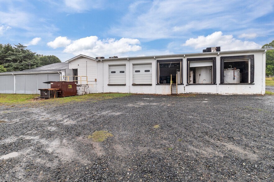 More Photos Of 704 N Central Ave, Locust Warehouse For Lease