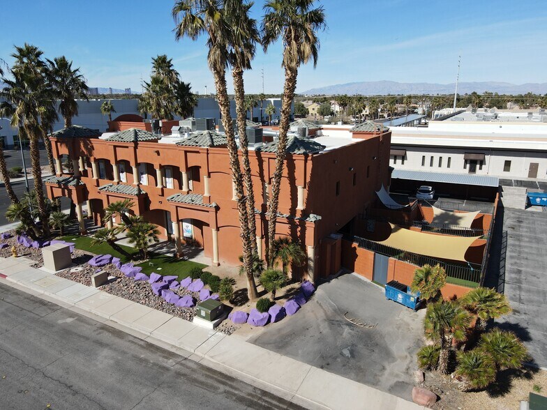 More Photos Of 6188 S Sandhill Rd, Las Vegas Veterinarian Kennel For Sale