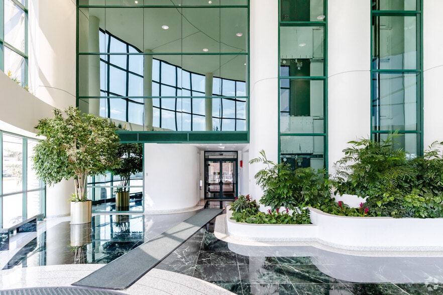 More Photos Of 17W220 22nd St, Oakbrook Terrace Office For Lease