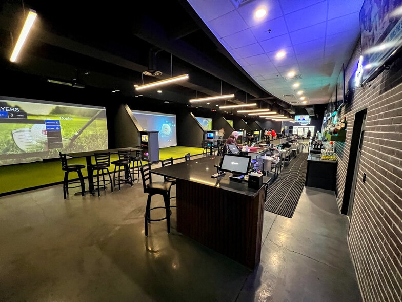 More Photos Of 6409 N Big Spring St, Midland Storefront For Sale