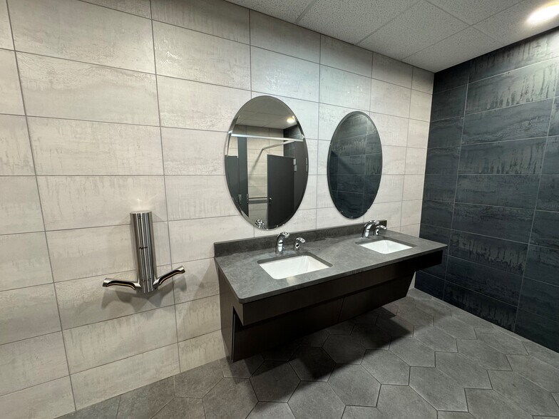 More Photos Of 950 New Loudon Rd, Latham Office For Lease