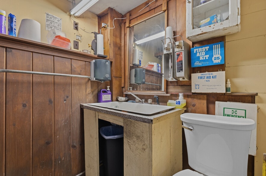 More Photos Of 1973 Victory Hwy, Glendale General Retail For Sale