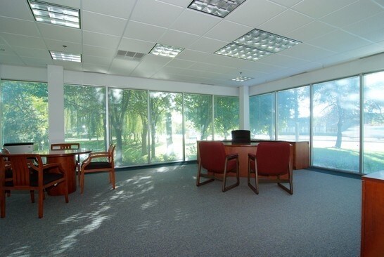 More Photos Of 500 W Algonquin Rd, Mount Prospect Flex For Sale