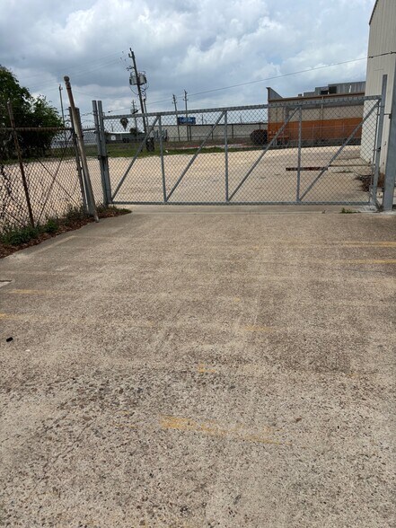 More Photos Of 6531 Overcrest Ln, Pasadena Industrial For Lease