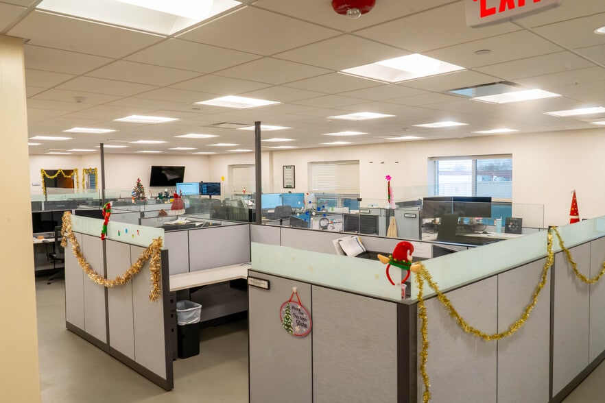 More Photos Of 6226 W 74th St, Bedford Park Manufacturing For Sale