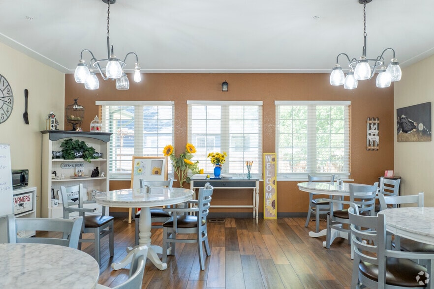 More Photos Of 428 Western Ave, Brush Assisted Living For Sale