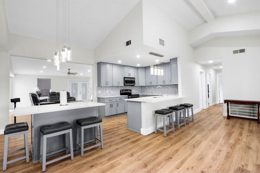 More Photos Of 5037 Texas 123, Seguin Office For Sale
