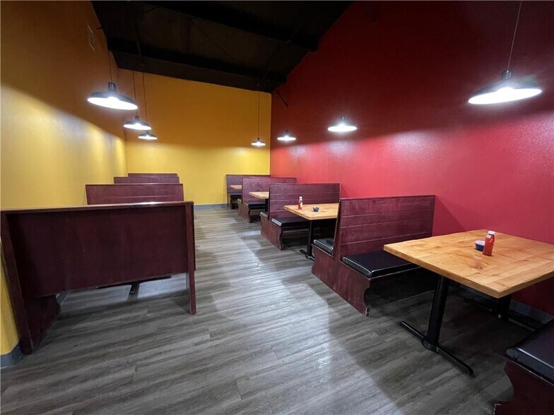 More Photos Of 1002 Victoria, Refugio Restaurant For Sale