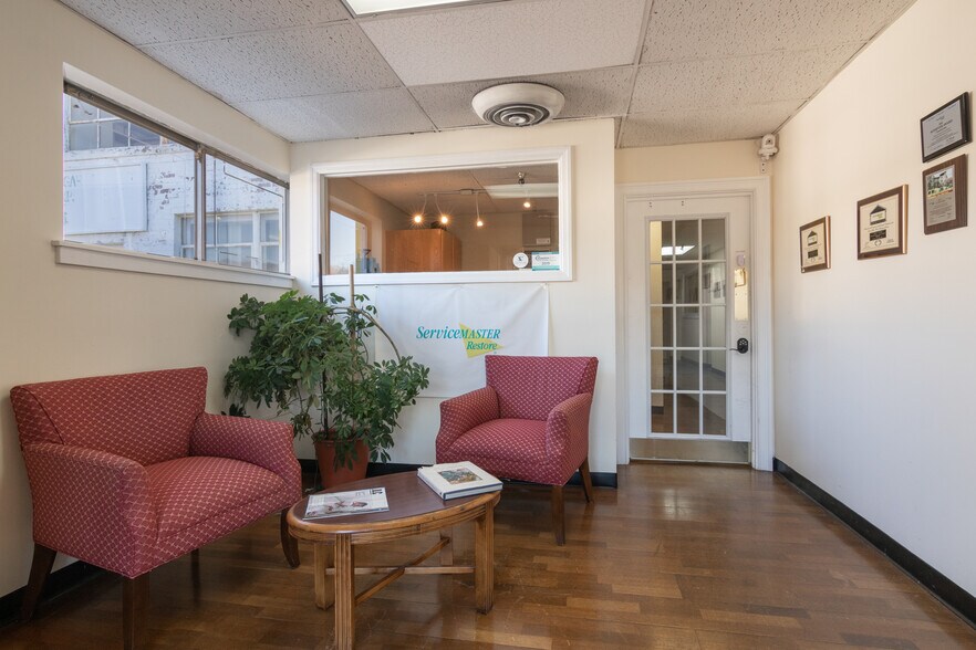 More Photos Of 299 Welton St, Hamden Warehouse For Lease