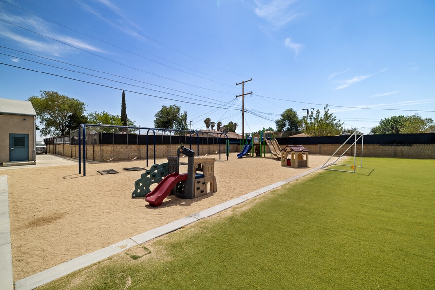 More Photos Of 44339 Beech Ave, Lancaster Schools For Lease