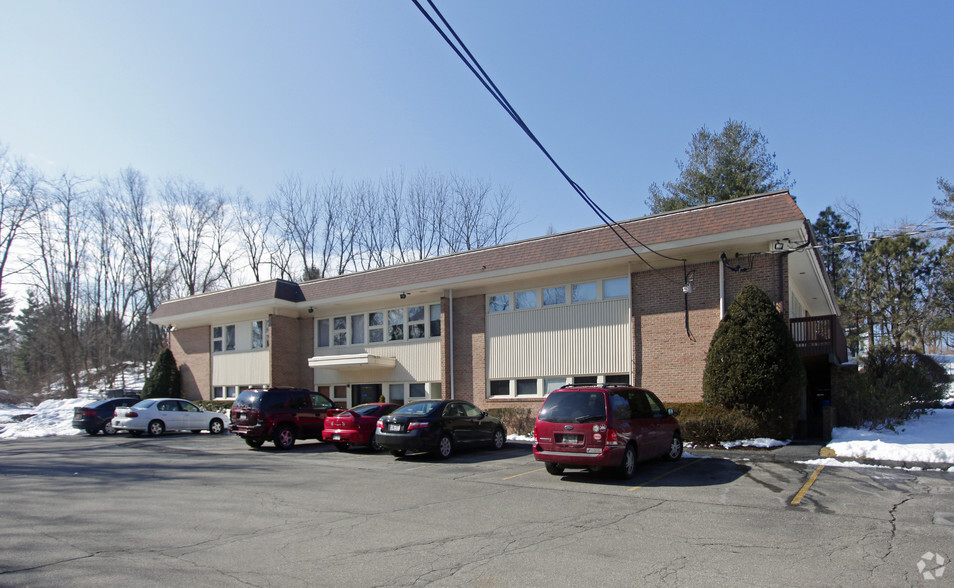 Primary Photo Of 1983 Crompond Rd, Cortlandt Manor Medical For Lease