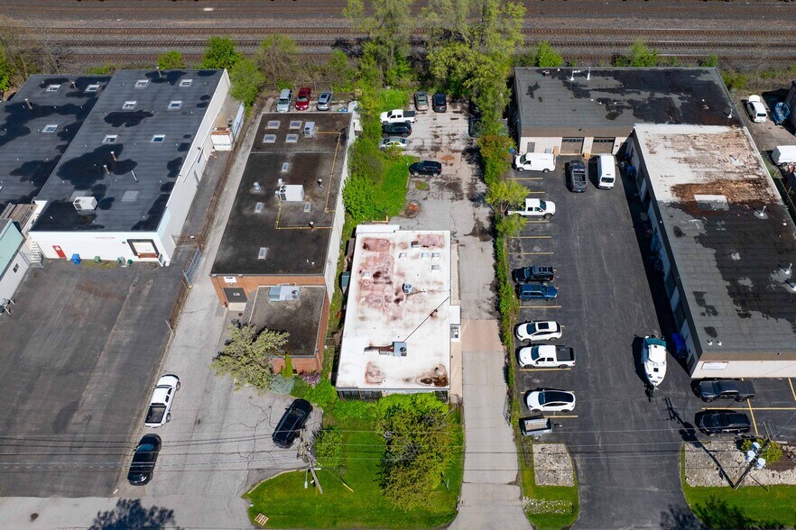 More Photos Of 475 Enfield Rd, Burlington Veterinarian Kennel For Sale