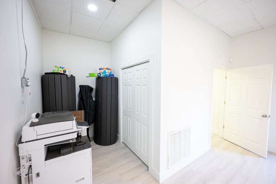 More Photos Of 4507 furling Ln, Destin Loft Creative Space For Lease
