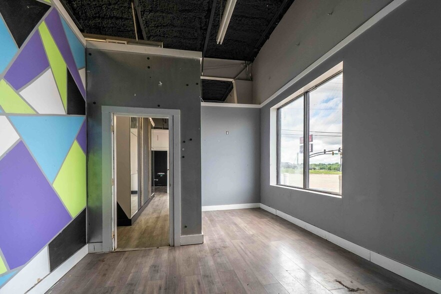 More Photos Of 108 Madison Station Blvd, Madison Freestanding For Sale