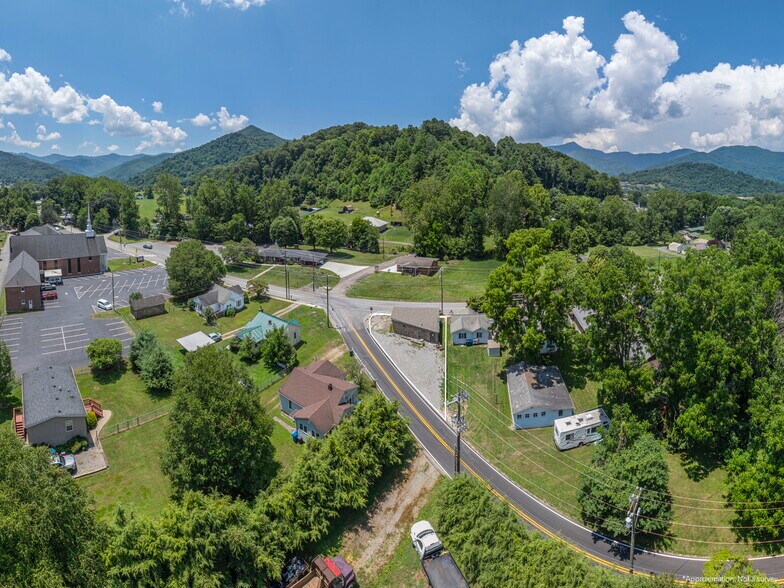 More Photos Of 491 Allens Creek Rd, Waynesville Medical For Lease