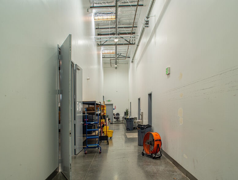 More Photos Of 1827 E Spring St, Long Beach Showroom For Sale