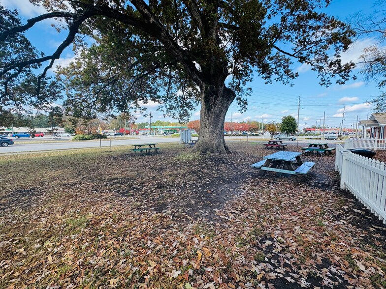 More Photos Of 685 N Jeff Davis Dr, Fayetteville Freestanding For Sale