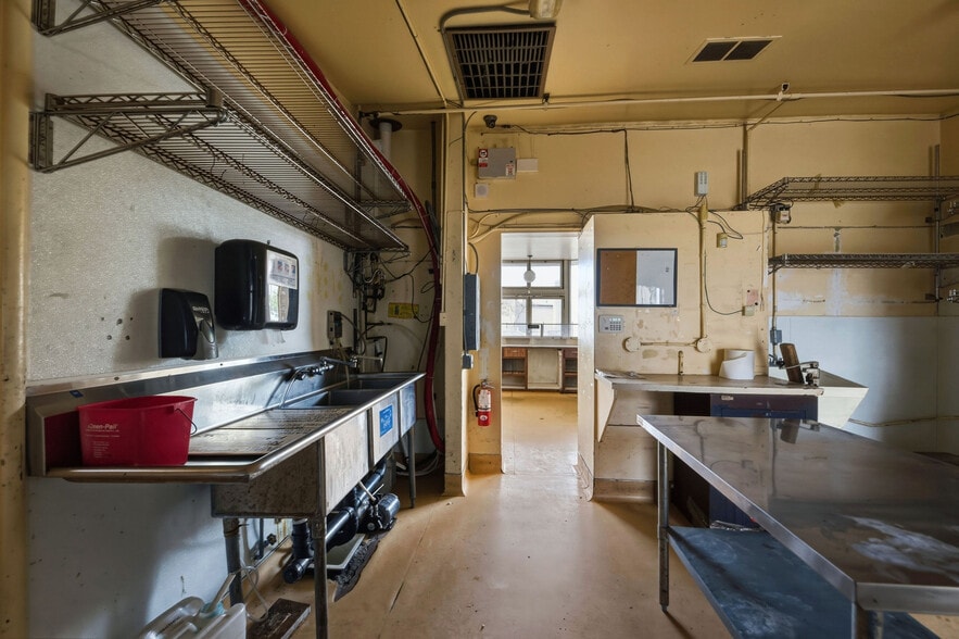 More Photos Of 951 C St, Hayward Fast Food For Sale