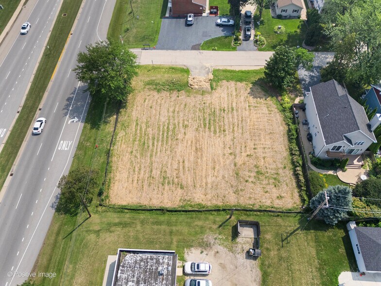 More Photos Of 900 Winnetka Ter, Lake Zurich Veterinarian Kennel For Sale