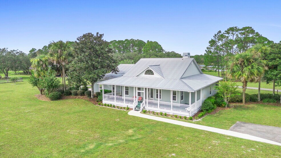 Primary Photo Of 42554 Maggie Jones Rd, Paisley Horse Stables For Sale