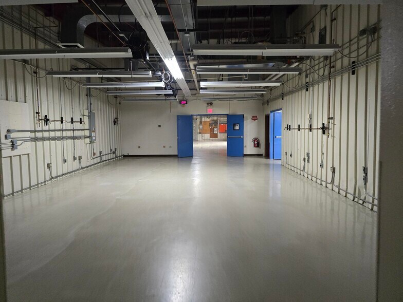 More Photos Of 601 Main St, New Town Warehouse For Lease