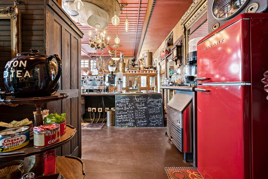More Photos Of 103 S 6th St, Brownfield Restaurant For Sale