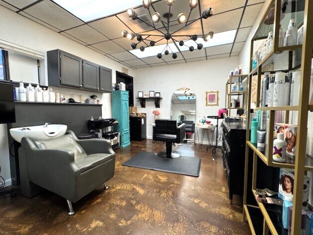 More Photos Of 9414 Westgate Rd, Oklahoma City Office For Sale