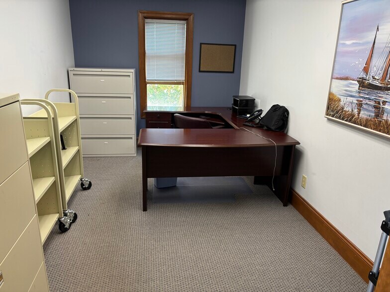 More Photos Of 1500-1502 Orchard Lake Dr, Charlotte Office For Lease