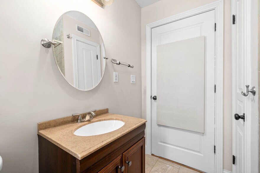 More Photos Of 1662 Golf Club Ln, Clarksville Office For Sale