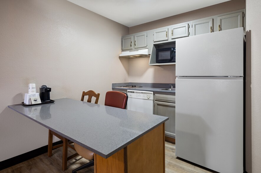 More Photos Of 3980 S Reed Rd, Kokomo Hotel For Sale
