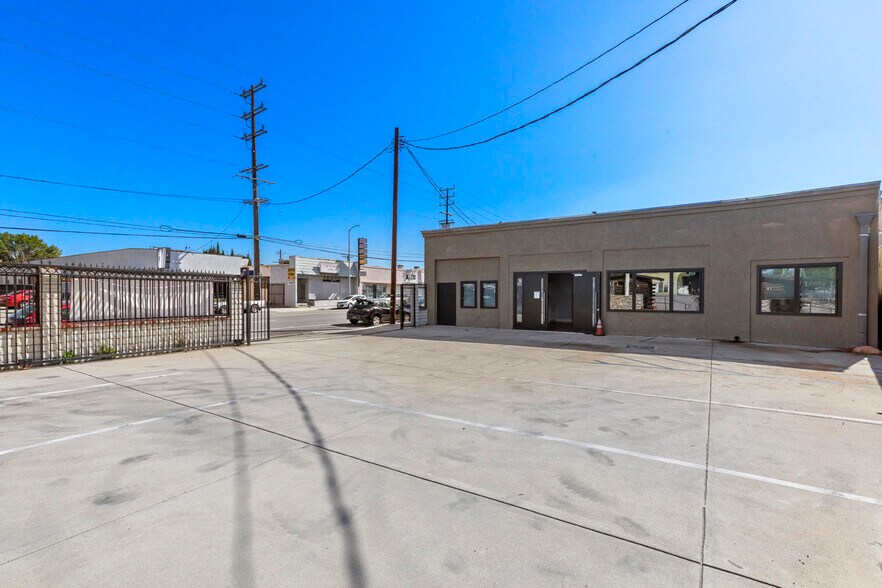 More Photos Of 18260 Parthenia St, Northridge Warehouse For Sale