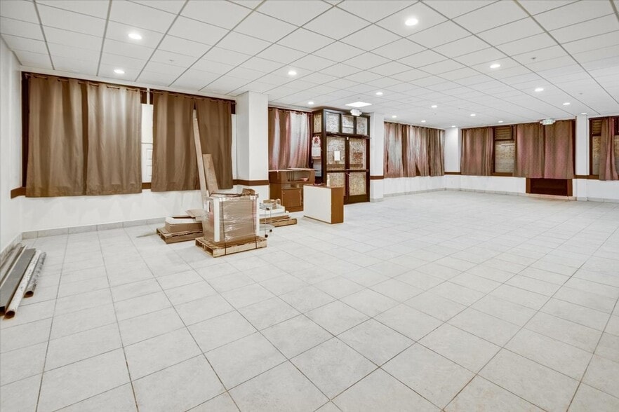 More Photos Of 400 E 12th St, Oakland Storefront Retail Residential For Sale