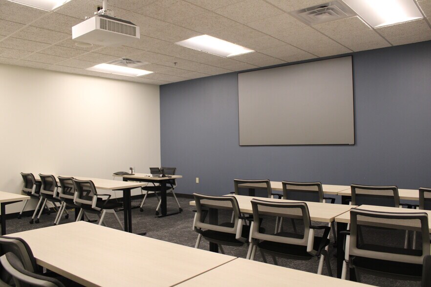 More Photos Of 1770 Pyramid Pl, Memphis Office For Lease