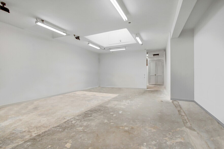 More Photos Of 5726 W Washington Blvd, Los Angeles Light Distribution For Lease