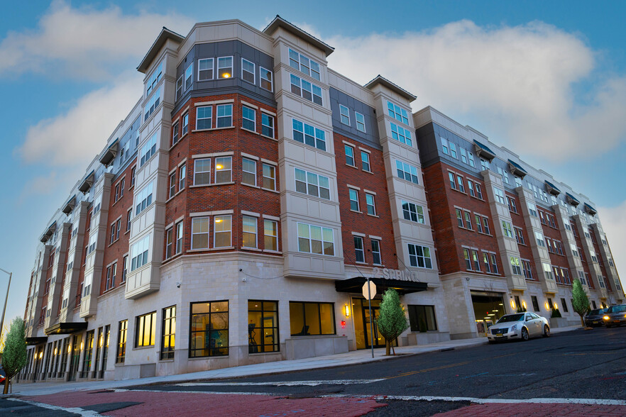 Primary Photo Of 2 Spring St, Newark Apartments For Lease